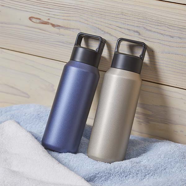 炭酸飲料対応 カラビナハンドル付きステンレスボトル 600ml