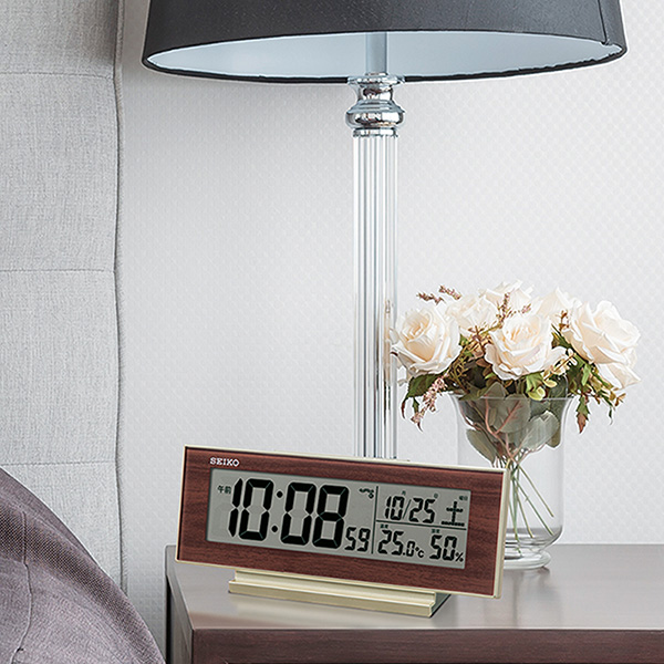 セイコー（SEIKO）夜でも見える電波時計 SQ325B