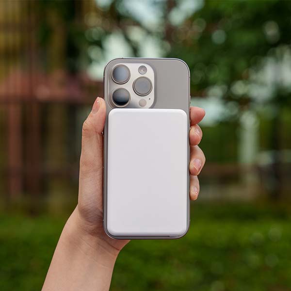 マグネット付ワイヤレス モバイルバッテリー 5000mAh